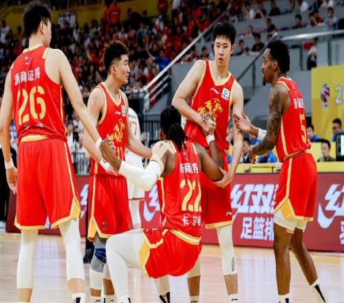 30岁宝岛后场成广厦奇兵！多位媒体人盛赞王博主动递水超经典