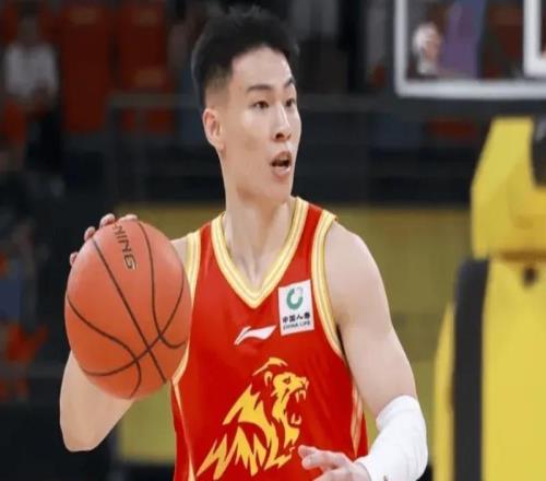 林秉圣统治攻守，谁注意王博下场后亲自递水，早该这样了！