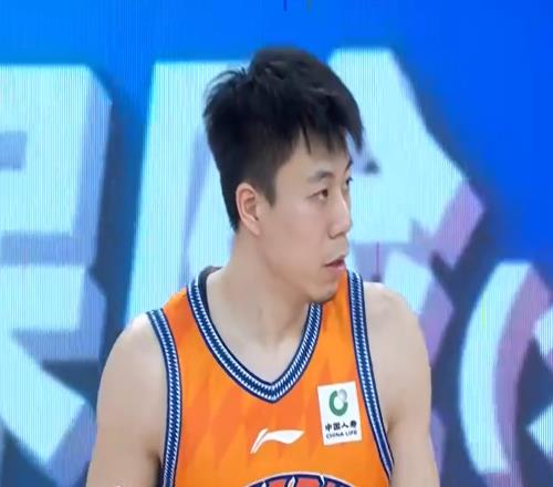 输给广厦8分！揪出1个表现最差之人，坑惨了上海队
