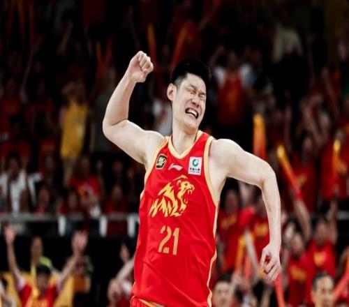 胡金秋16中13高效30分：创总决赛生涯纪录统治内线无愧国产邓肯