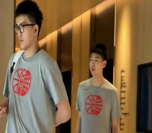 男篮首节被FMP俱乐部碾压！焦泊乔+2首发齐发挥，防守成麻烦！