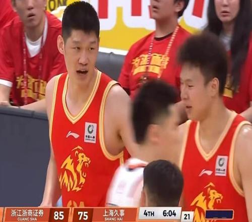 13！广厦男篮力克上海，胡金秋30+5力压王哲林，张镇麟正负值20