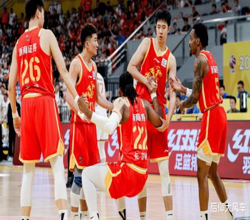 13！球迷怒斥广厦赢球靠裁判！大V们却盛赞4人，将矛头对准孙总