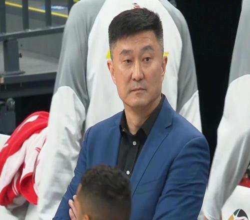 CBA消息！杜锋和广东男篮续约，杨鸣拒绝执教北控胡金秋膝伤加重