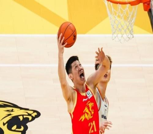 101比93掀翻上海！广厦变阵收获奇效：王博弃用孙铭徽成赢球关键