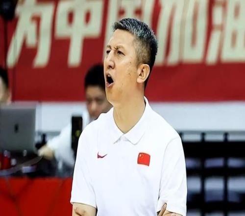 拿俱乐部练手！新男篮打响热身赛，郭士强筛选12人，看谁能成奇兵