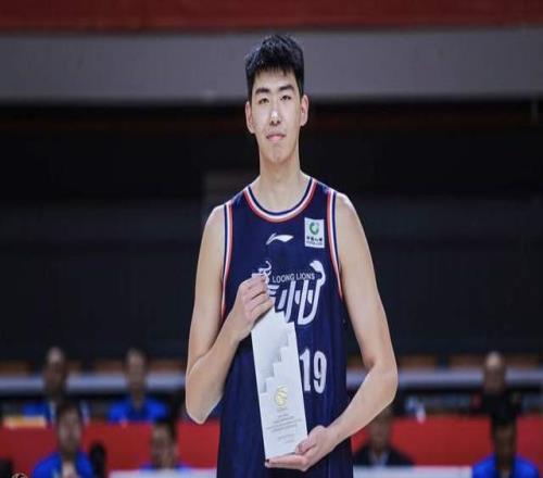 新人亮相！中国男篮热身赛首发出炉，王俊杰领衔+徐昕坐镇禁区