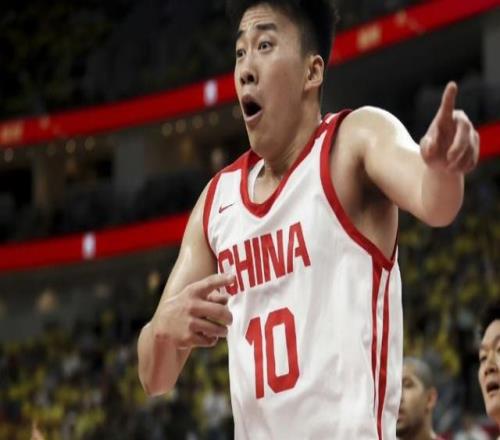 中国男篮4分险胜！焦泊乔爆发，王俊杰18分14篮板，徐昕10分