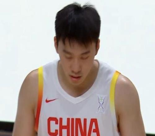 王俊杰18分14板中国男篮险胜拉德尼基，徐昕10分首秀惊艳