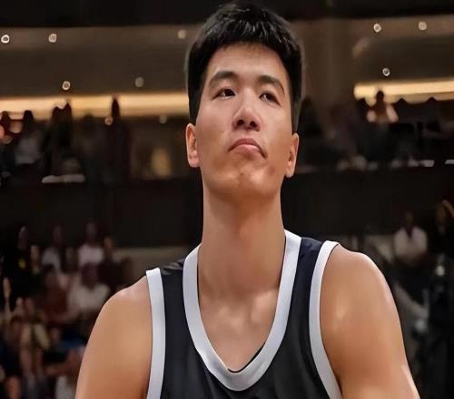 广东队坐冷板凳，国家队却成主力，两人21+8数据打脸杜锋用人短板