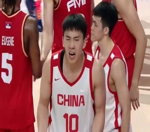 男篮最强“暑假工”！王俊杰回归国家队首秀轰18+14&高达11前场板