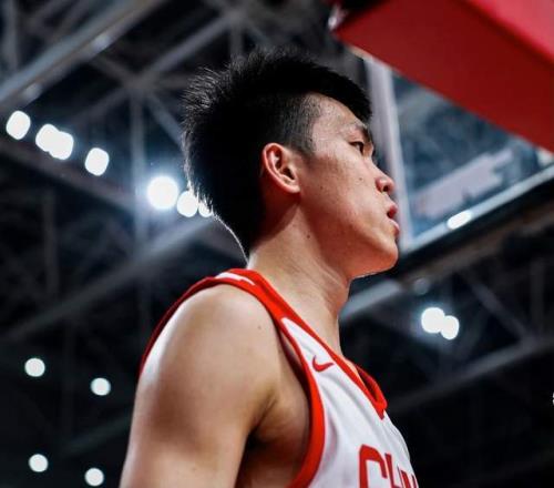 庞峥麟首秀可圈可点！制胜中投飘逸潇洒，郭士强：组织防守得加强