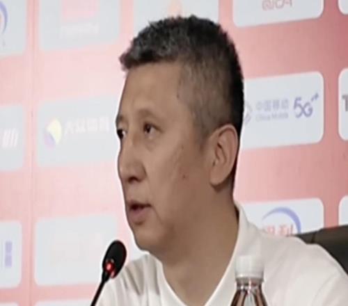 郭士强：失误太多没能全场保持专注，热身赛是为考察和锻炼年轻人