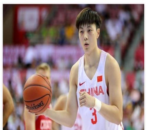 胡明轩携郭士强嫡系等3后卫离队！谁来入替赵维伦不如混血后卫