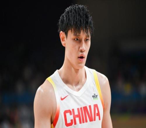 中国男篮公布17+1名单：增补曾凡博贺希宁王浩然杨瀚森8日报到