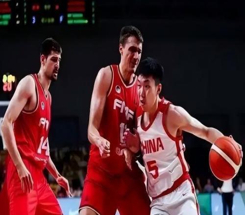 廖三宁最后罚球二中一，中国男篮被塞尔维亚球队准绝杀