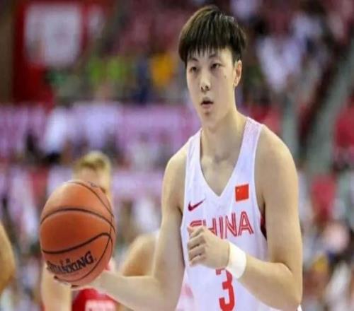 男篮集训首轮裁员五人离队，郭士强铁腕选将胡明轩因伤无缘世预赛冲刺
