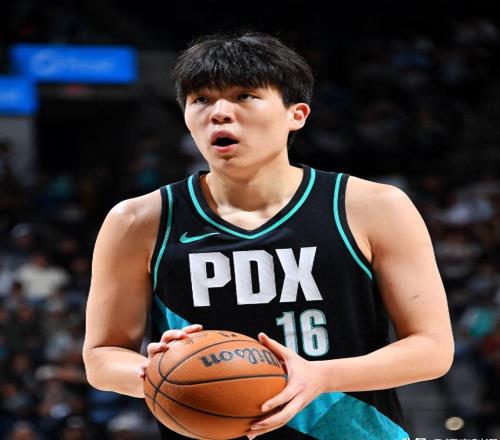场均2.2分NBA饮水机！杨瀚森回归世预赛，中国男篮实力能强多少