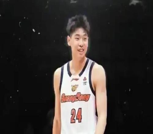 从逐梦NBA到无缘国家队12人名单，崔永熙这一年伤病拖垮了太多可能