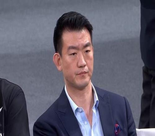 CCTV5直播，上海男篮回主场拒绝翻盘，卢伟拿出对策，双外援决战