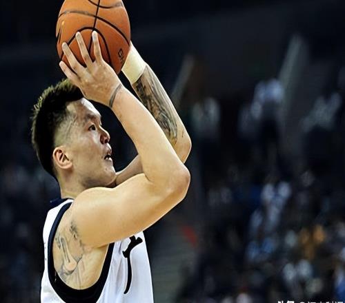CBA首位万分先生！父亲是他引路人，如今成为CBA最佳总经理