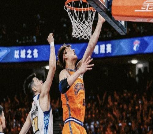 媒体人：王哲林用总冠军证明了自己，14年职业生涯彻底圆满