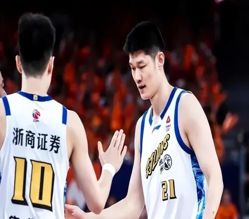 广厦无缘卫冕！胡金秋发布会点出伤病影响，直指遗憾！