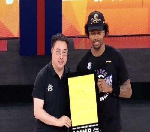 不可阻挡！古德温总决赛场均贡献29.2分4.6板9助攻，荣膺FMVP