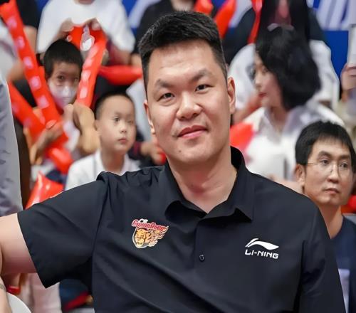 徐杰、胡明轩无缘男篮,点解朱芳雨进行了解答!