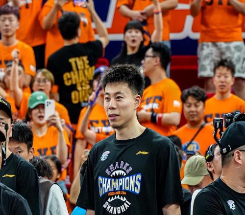 4:1广厦夺冠不到24小时,上海男篮作出重要决定,有望开启新王朝