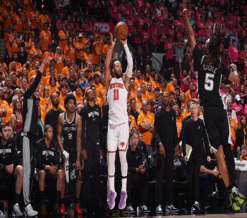 NBA调查球迷"假摔"手势挑衅布伦森事件