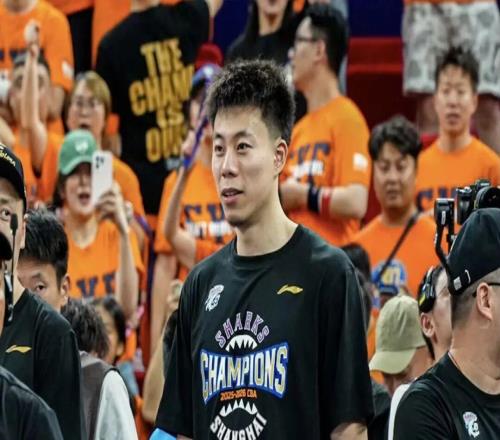 CBA男篮动态速递!上海男篮夺冠后被罚,夺冠奖金曝光,上海顶薪续约张镇麟,广东男篮两外援将回归