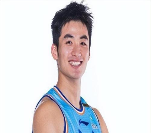 巅峰郭艾伦给他打过替补！山东官宣于德豪不再续约未来去向成疑