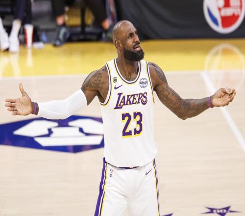 自封goat！詹姆斯离谱发言：和乔丹一样伟大！组超级球队理直气壮