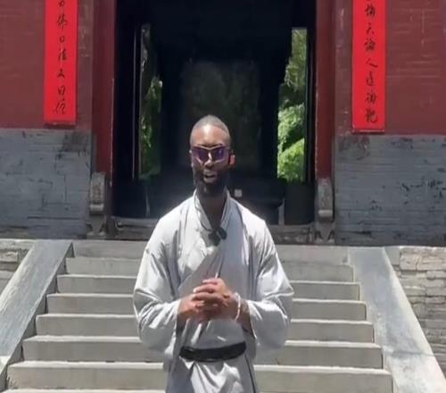 学文班亚马布朗也来少林寺，还想来中国打球