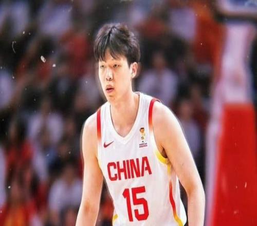 18点官宣！中国男篮21人名单出炉：杨瀚森、王俊杰领衔，赵睿落选