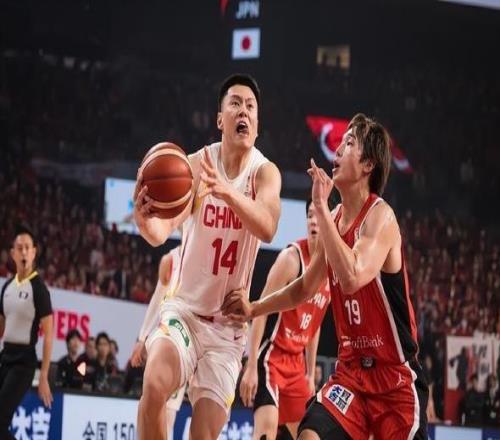 张镇麟缺席！男篮锋线仍是竞争最惨烈一环王俊杰领衔“异军突起”