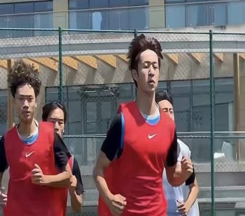 5外援推迟归队大连集结开练朱鹏宇杯赛有望首发国足经历助提升