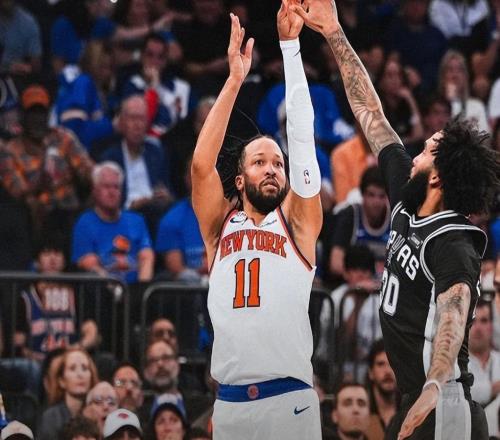 惊天逆转！马刺创80年NBA第一耻辱纪录，2人成罪人，3人应被弃