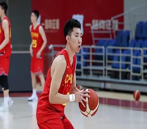 男篮首节压制KKFMP俱乐部！焦泊乔+2后卫齐爆，王俊杰手感下滑！