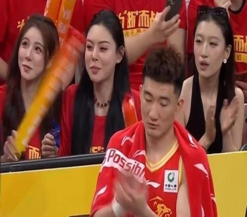 CBA总决赛G5大名单：洛夫顿领衔上海三外援孙铭徽发烧缺席引热议