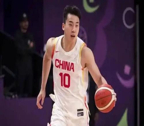 中国男篮热身赛一胜一负收获惊喜，庞峥麟两场合砍27分展现后卫线新气象