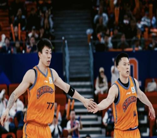 媒体人：上海今夏10人合同到期，剩余两个顶薪或给张镇麟和李弘权